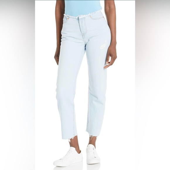 Levi’s Wedgie Straight Light Wash NWOT W27 x L28 - Picture 2 of 3